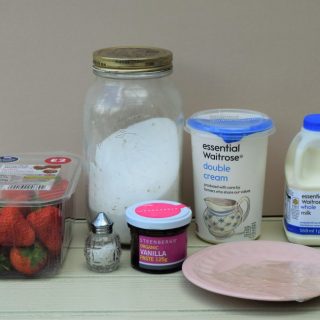 Strawberry-panna-cotta-recipe-lucyloves-foodblog