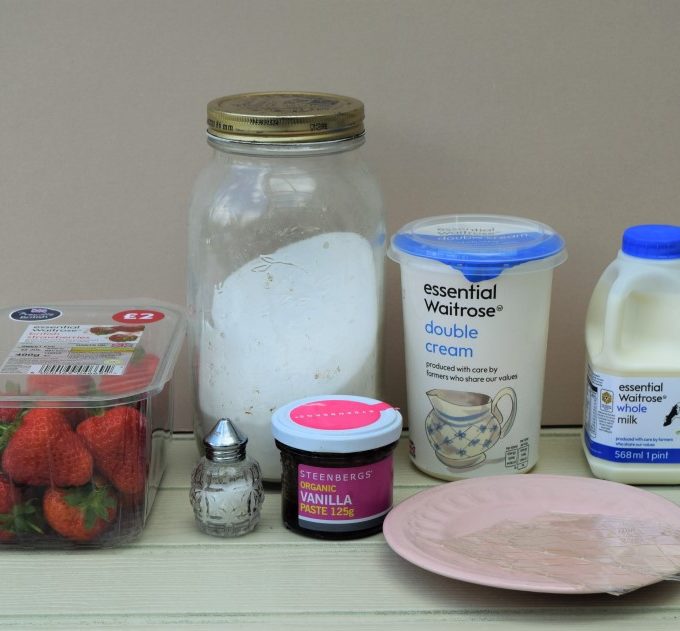 Strawberry-panna-cotta-recipe-lucyloves-foodblog