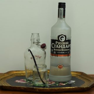 Homemade-vanilla-vodka-recipe-lucyloves-foodblog