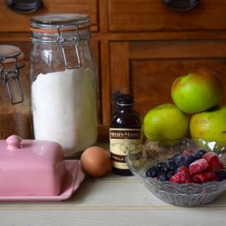 Easy-Apple-Berrry-cobbler-recipe-lucyloves-foodblog