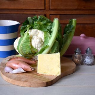 Cauliflower-cheese-soup-recipe-lucyloves-foodblog