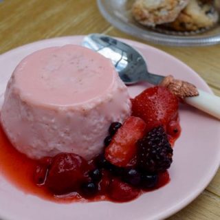 Strawberry-buttermilk-panna-cotta-recipe-lucyloves-foodblog