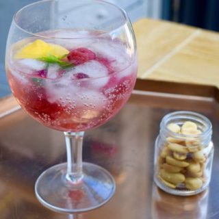 Raspberry-gin-tonic-recipe-lucyloves-foodblog