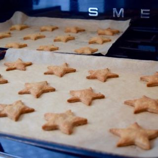 Cheesy-marmite-biscuits-recipe-lucyloves-foodblog