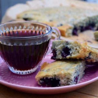 Blueberry-muffin-tray-bake-recipe-lucyloves-foodblog