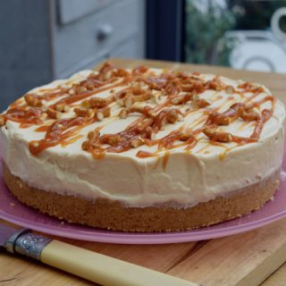 Salted-caramel-cheesecake-recipe-lucyloves-foodblog