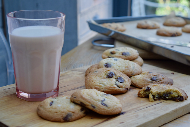 Almond Chocolate Chip Cookies