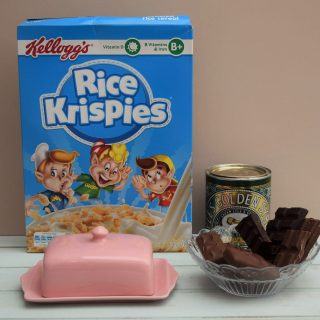 Mars-bar-krispie-slab-recipe-lucyloves-foodblog