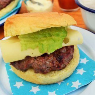 Easy-bacon-burgers-lucyloves-foodblog