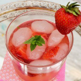 Strawberry-gin-smash-lucyloves-foodblog
