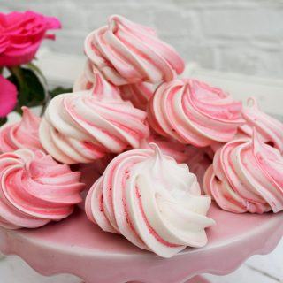 Pretty-pastel-meringues-lucyloves-foodblog