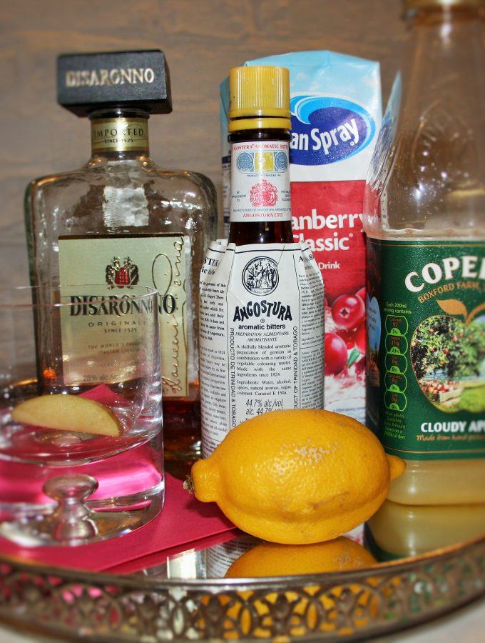 Cranberry-apple-amaretto-cocktail-lucyloves-foodblog